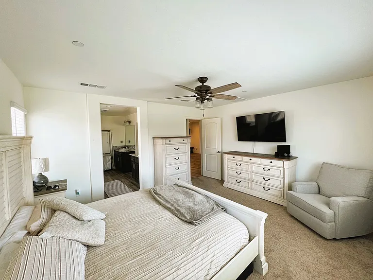 2331 Vineyard Ct — Photo 4