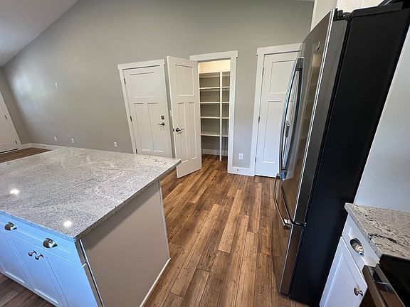 5th image of 325 N Harper Dr