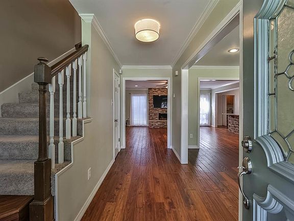 3rd image of 14915 Chadbourne Dr