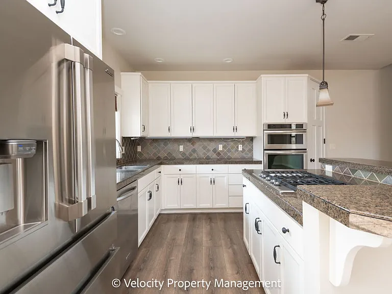 600 SW Otter Way — Photo 8