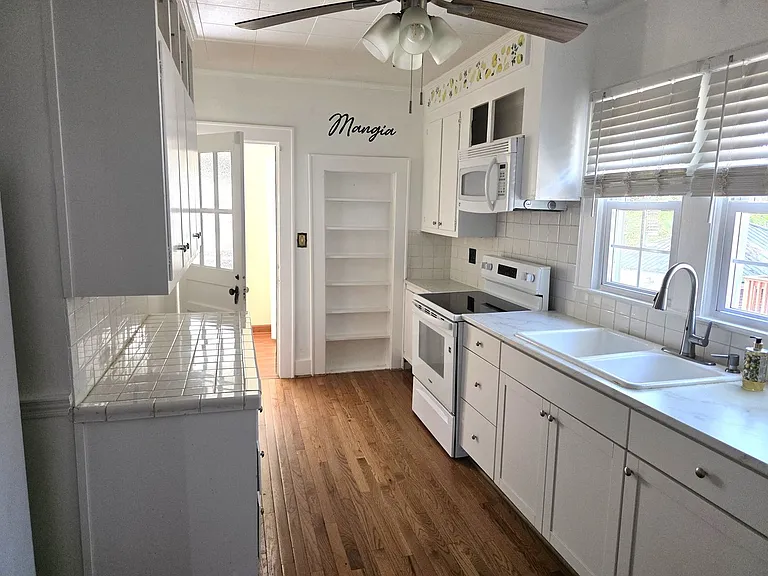 1046 N Main St — Photo 26