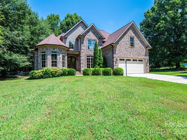 1019 30th Avenue Ln NE, Hickory, NC 28601