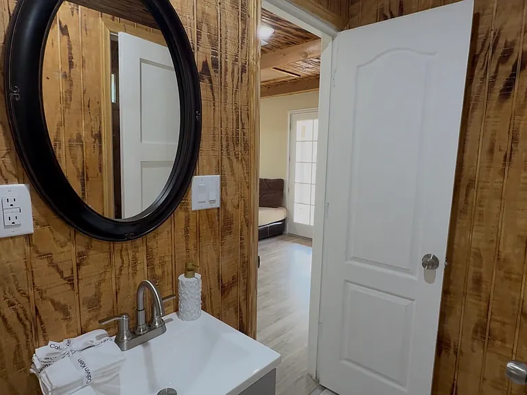 802 Lakeview Ln — Photo 8