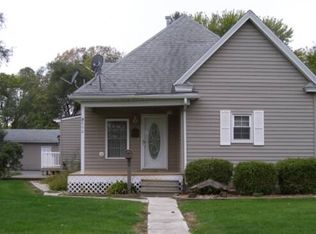 808 S 11th St, Monmouth, IL 61462