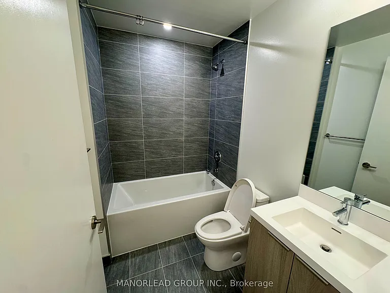 400 King St W #708 — Photo 7