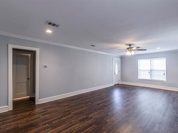 3rd image of 618 Crockett Ave