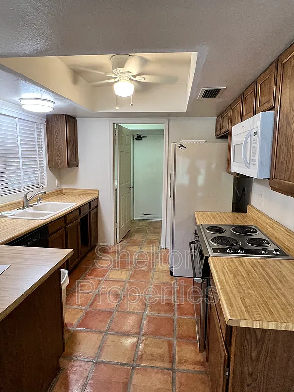 2 bed, 2.0 bath, 1520 sqft, $1,865 — Photo 3