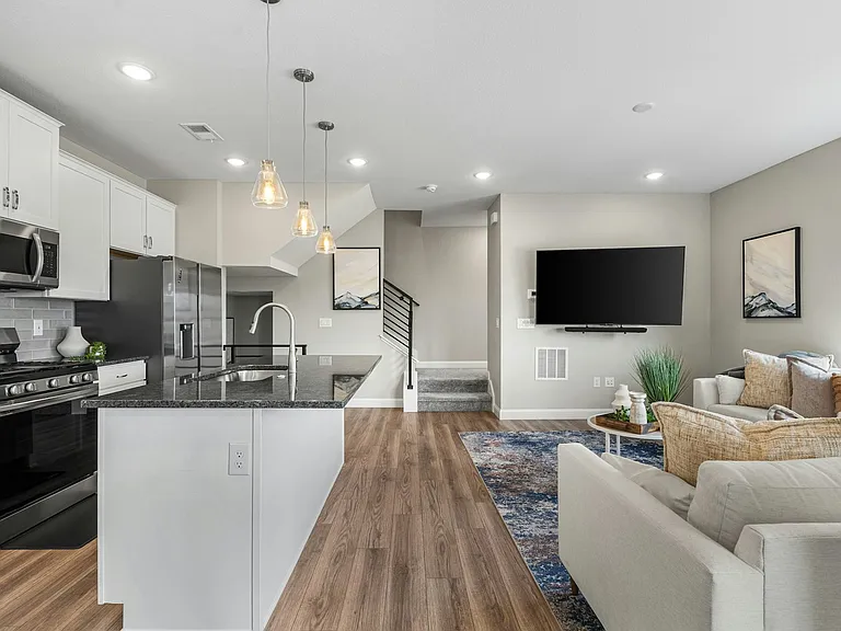 2014 S Holly St #4 — Photo 4