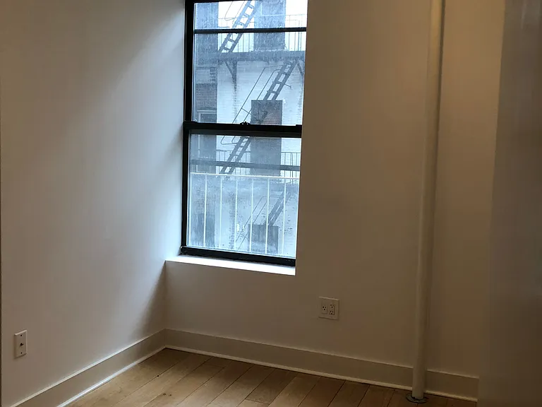 224 W 21st St #12 — Photo 6
