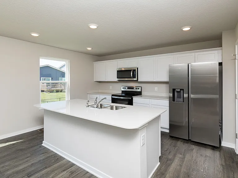 514 Elizabeth Ln NW — Photo 4