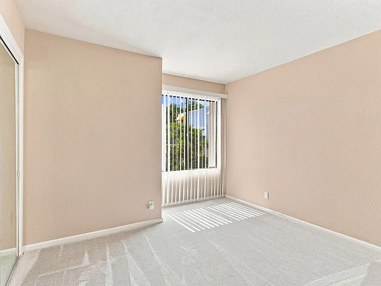 814 Balboa Ln — Photo 10