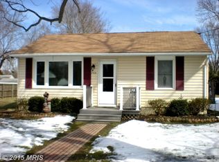 704 Kingfisher Rd, Deale, MD 20751