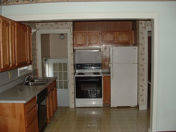 Updated Kitchen, all appliances convey