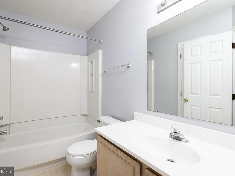 872 N Waterford Ln — Photo 23