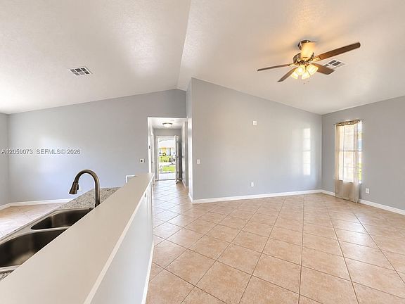 4th image of 430 14th Pl SW