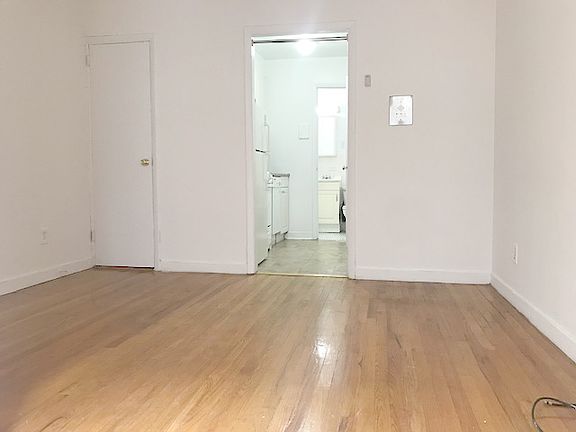 4th image of 304 E 38th St APT 3C