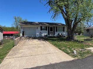 717 Nicholson Dr, Potosi, MO 63664