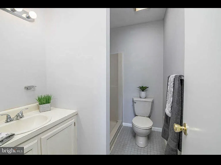 49 Six Holly Dr #6 — Photo 11