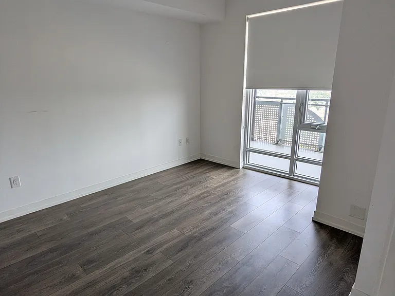 2520 Eglinton Ave W — Photo 13