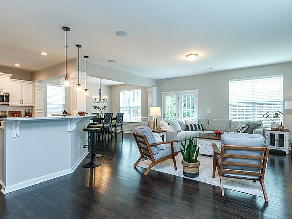 4th image of 313 Garden Walk Dr