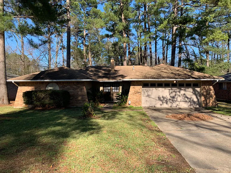 1031 Woodshire Cir — Photo 1