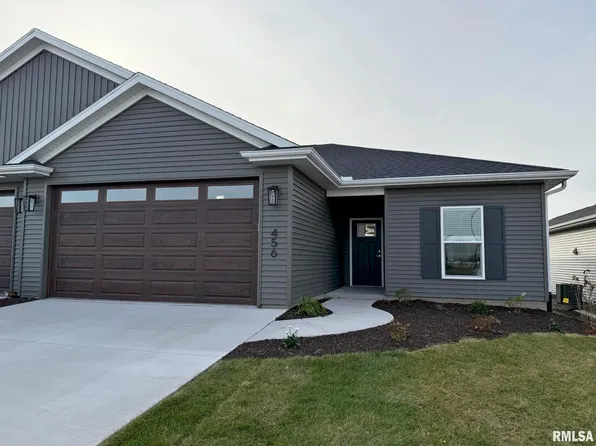 456 N 3rd St, Eldridge, IA 52748