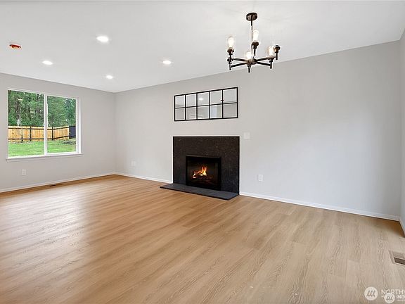4th image of 210 Tiedeman Road NW