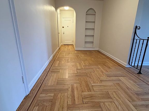 3rd image of 195 Bennett Ave APT 5H