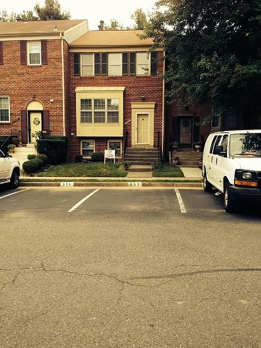 1st image of 4762 Gainsborough Dr