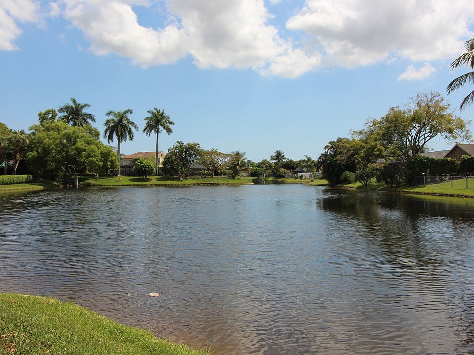 1st image of 6384 Park Lake Cir