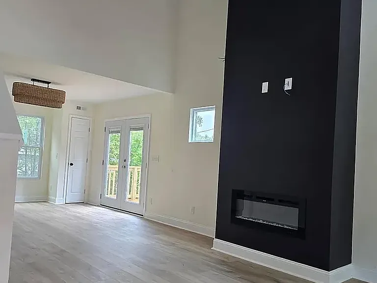 803 Churchill Dr — Photo 4