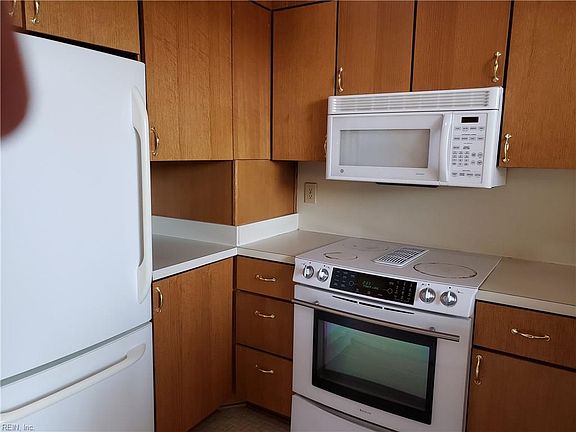 4th image of 696 Mowbray Arch APT 550