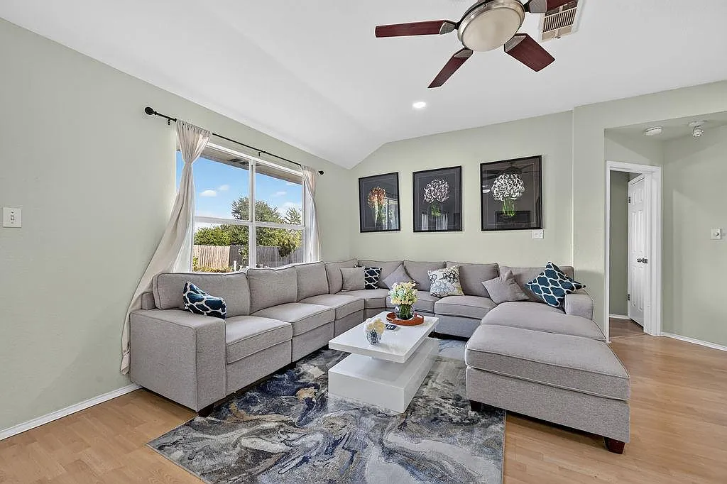 3 bed, 2.0 bath, 1263 sqft, $2,500 — Photo 4