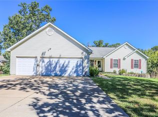 5527 Robert Dr, High Ridge, MO 63049