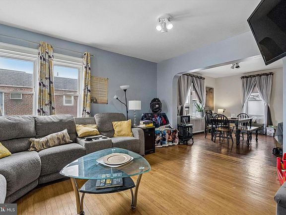 4th image of 1114 Faunce St