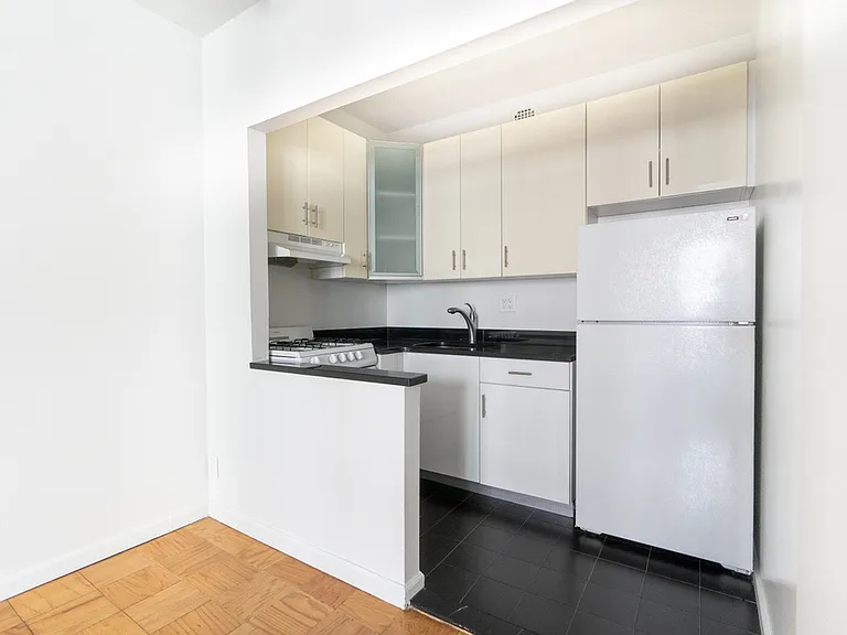 67 E 3rd St #3D — Photo 3