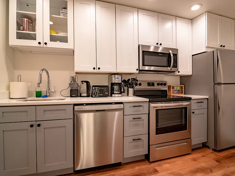 117 E Bellevue Pl #4 — Photo 6