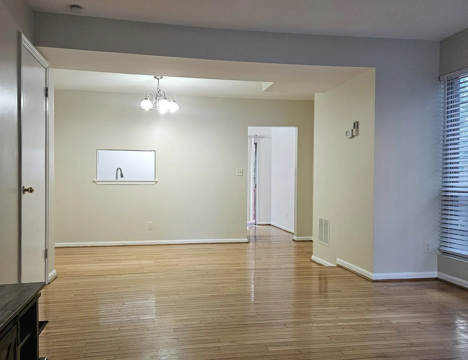 3 bed, 1122 sqft, $2,700 — Photo 2