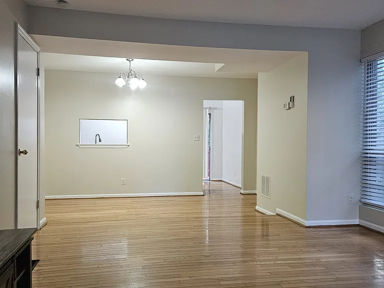 9034 Pickwick Village Ter — Photo 2