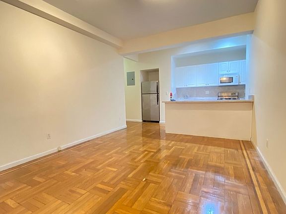 4th image of 6015 Woodside Ave APT 1J