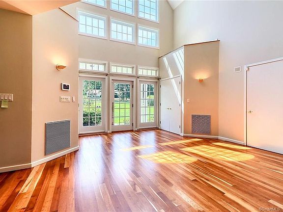 3rd image of 6 Bolton Ln