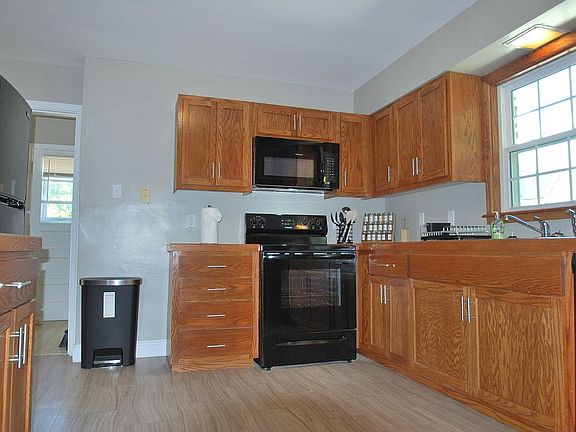2nd image of 546 Reed Ln