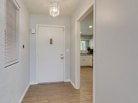 5th image of 11016 N Coggins Dr
