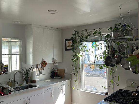 2nd image of 920 20th St APT 2