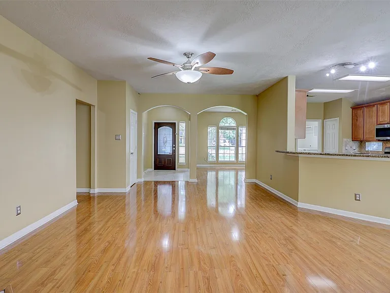 3323 Pioneer Bend Ln — Photo 15