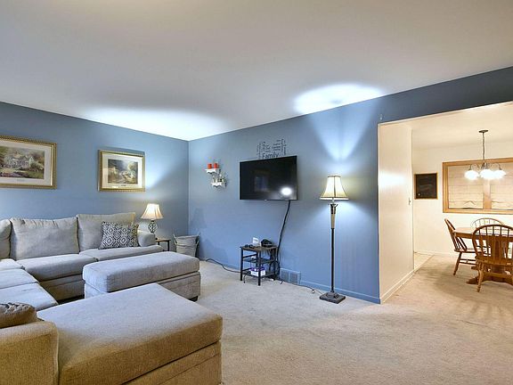 3rd image of 520 Green Valley Dr W