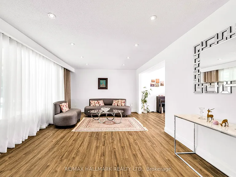 39 Sunnywood Cres — Photo 6