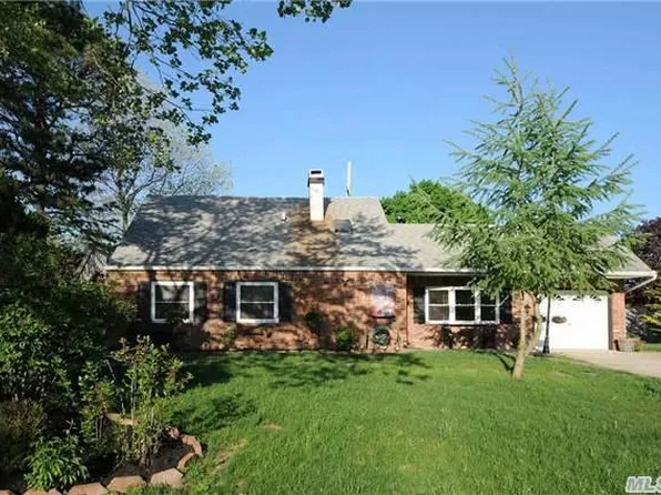 41 Balsam Dr, Medford, NY 11763