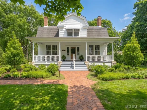 132 S Wright St, Naperville, IL 60540