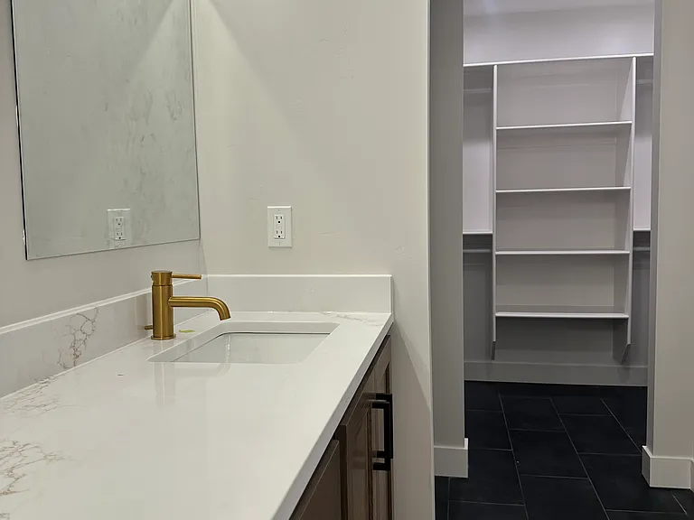 233 S 400 W — Photo 5